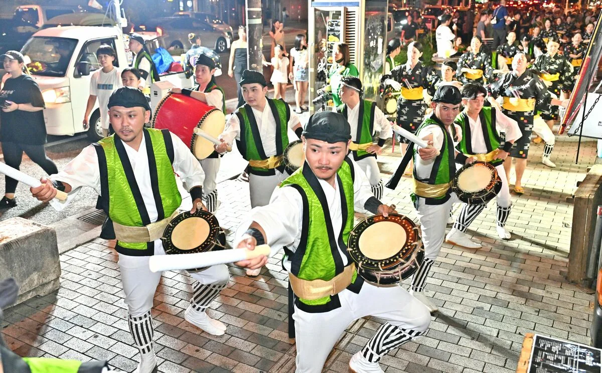 Sen hồng đọng sương mẫu đẹp để vẽ hoa sen